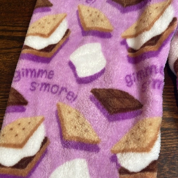 Fuzzy pants And shorts.  Size 4/5 - Picture 4 of 9